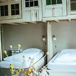 Hostel & Garten Eden *