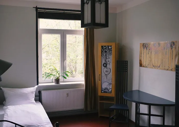 & Garten Eden Hostel