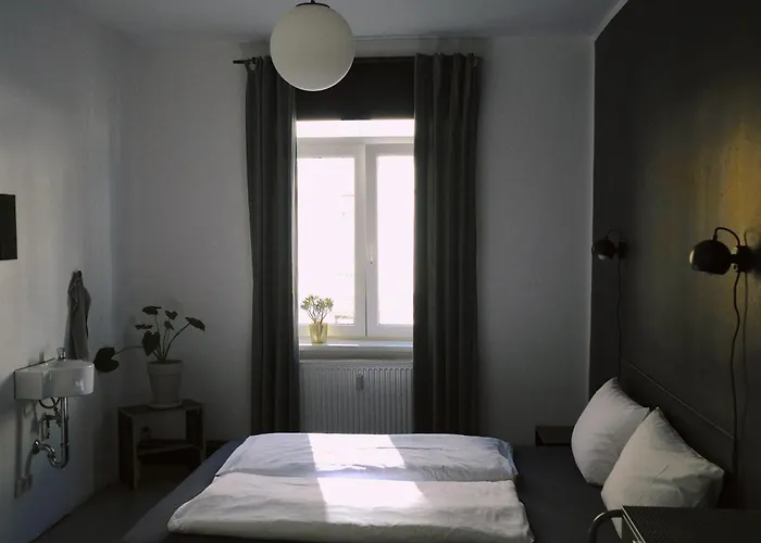 & Garten Eden Hostel