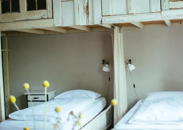 Hostel & Garten Eden *