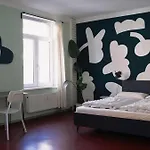 旅舍和伊甸花园 *