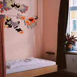 旅舍和伊甸花园 *