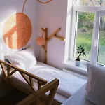 旅舍和伊甸花园 *