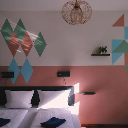 & Garten Eden Hostel Λειψία