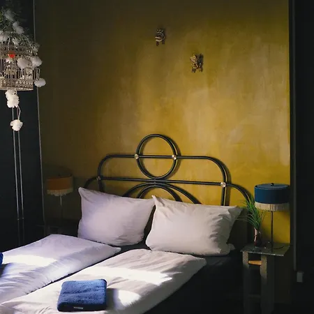 & Garten Eden Hostel Λειψία