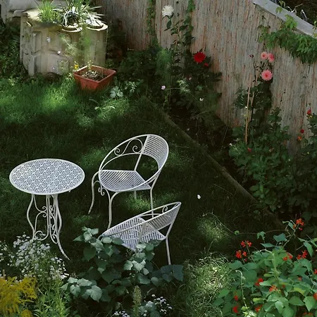 & Garten Eden Hostel Λειψία