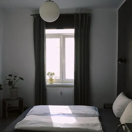 & Garten Eden Хостел