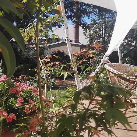 & Garten Eden Хостел *