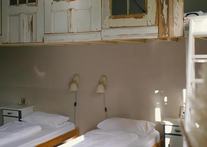 & Garten Eden Хостел *